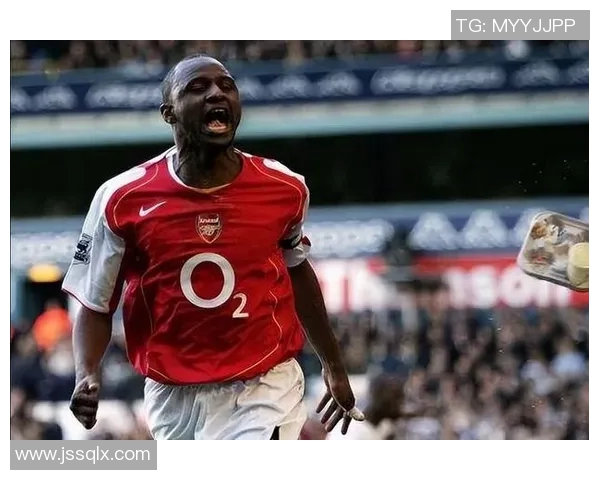 传奇足坛巨星风采再现：回顾昔日英雄的辉煌岁月与永恒经典