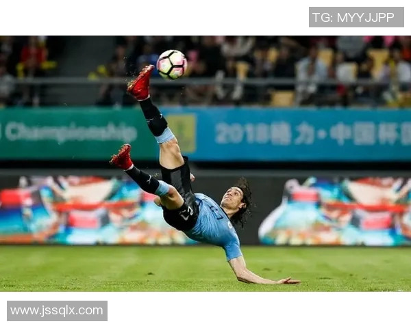 十大足球倒挂金钩之王：这些球星的惊艳瞬间让你目不转睛